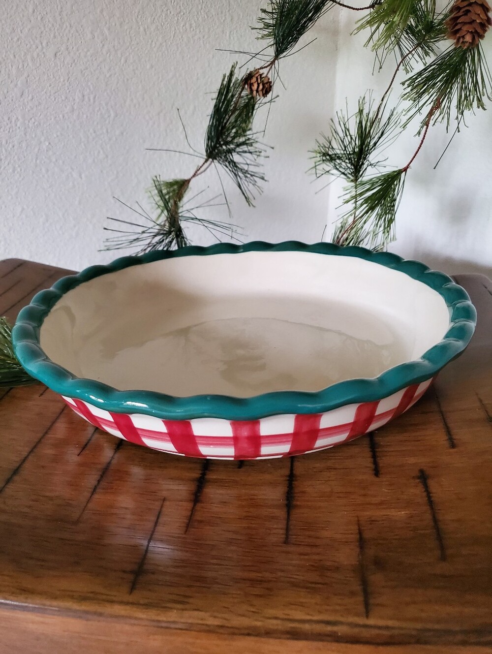 Design Pac Vintage Ceramic Plaid Fluted Holiday Pie Plate 10.5"